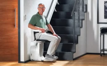 man-in-stannah-stairlift-solus-566x377